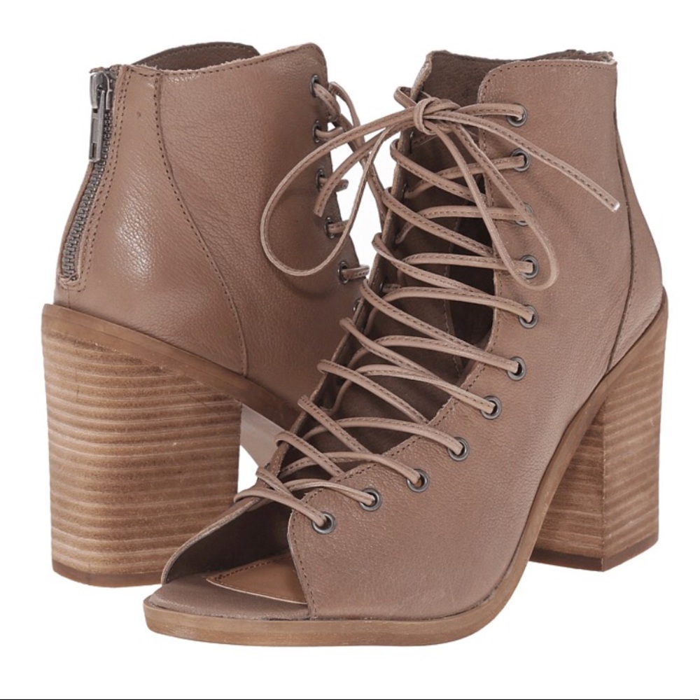 Steve Madden Lace Up Block Heels Size 7.5